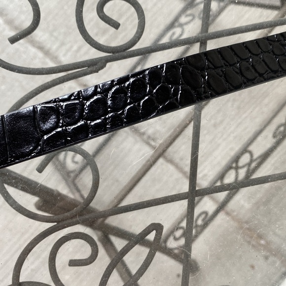 Valentino by Mario Valentino; Giusy Logo Leather Belt; black leather size small - Picture 4 of 6